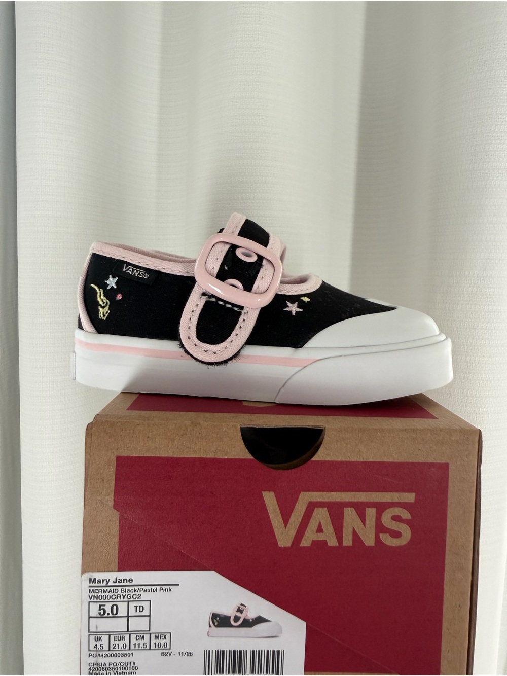 Vans Kids Mary Jane Slip-On in Black & Light Pink